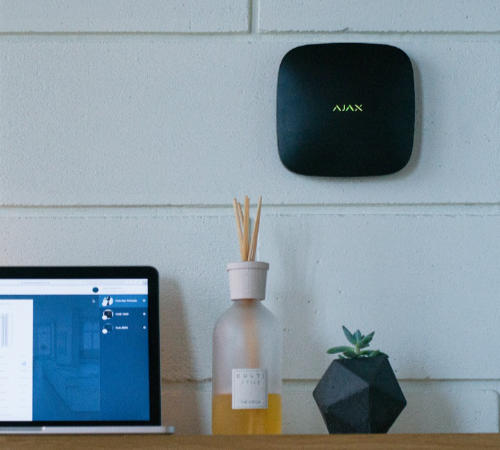 Ajax Hub : un design élégant pour une alarme maison à la pointe de la technologie