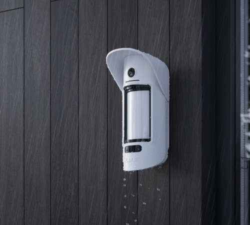 Ajax DualCurtain Outdoor sous la pluie